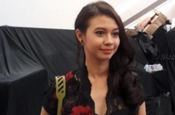 Yuki Kato Tampil Kasual Pamer Punggung, Netizen Auto Nyanyi