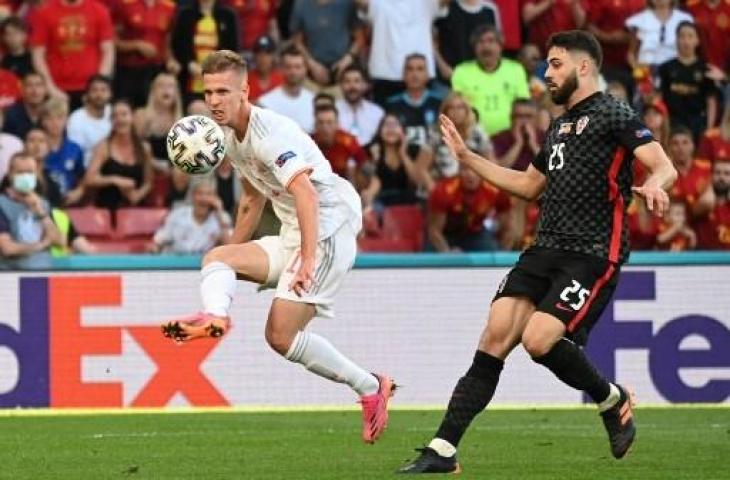 Dani Olmo ketika berhadapan dengan Kroasia di Euro 2020. (Jonathan Nackstrand/AFP)