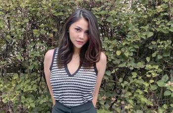 Bahu Terekspos, Pose DJ Butterfly Bikin Netizen Gemas