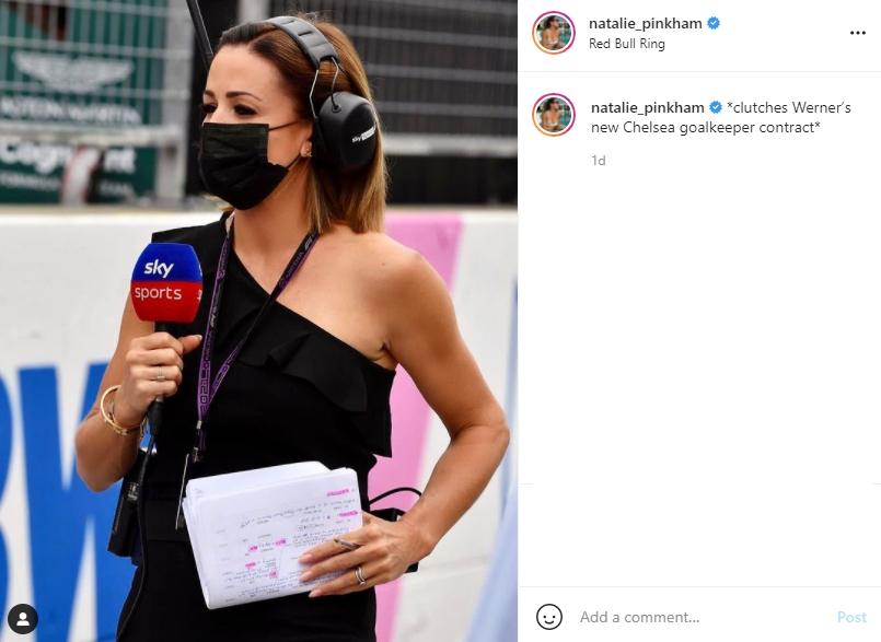 Natalie Pinkham, reporter F1 yang sebut Timo Werner berposisi sebagai kiper. (Instagram/natalie_pinkham)