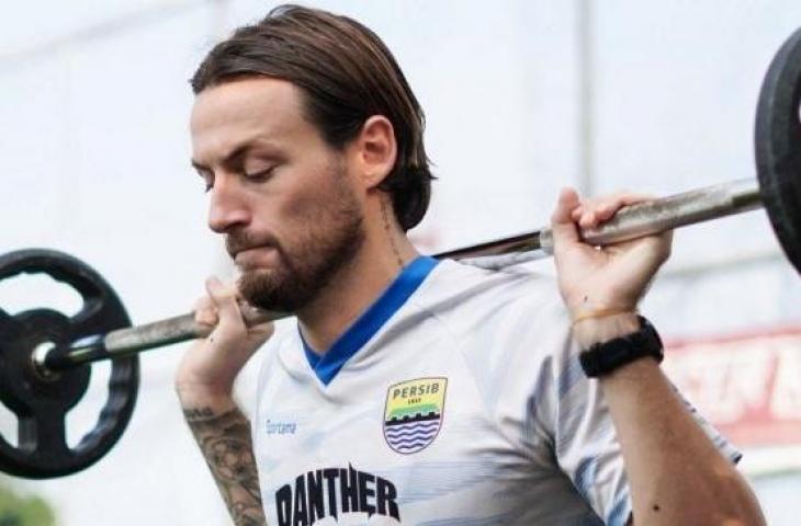 Marc Klok saat menjalani latihan bersama Persib Bandung (Twitter Persib Bandung/@persib)