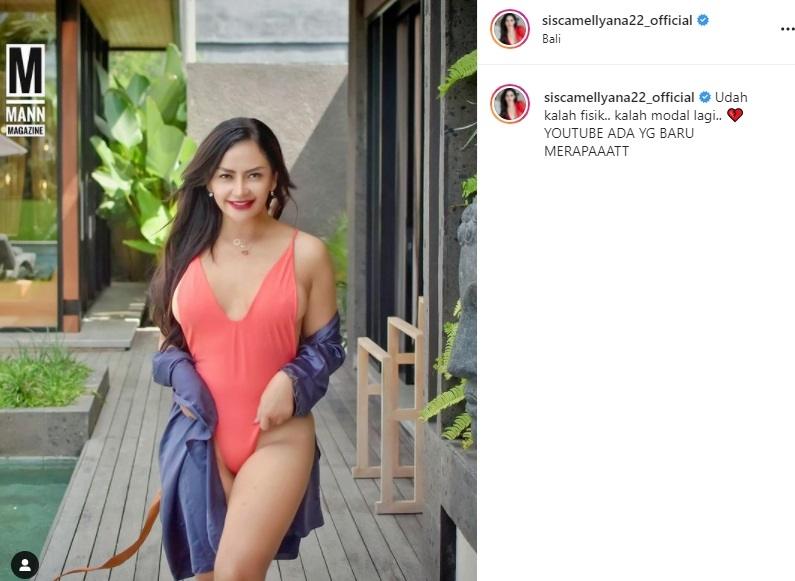 Mami Sisca Mellyana tampil kenakan swimsuit. (Instagram/siscamellyana22_official)