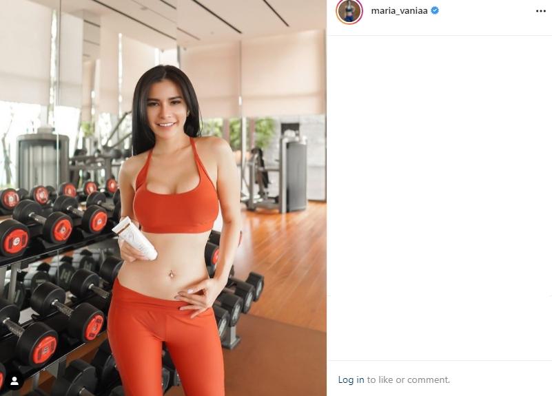 Maria Vania pamer body goals kenakan sport bra. Tindikannya di perut jadi sorotan netizen. (Instagram/maria_vaniaa)