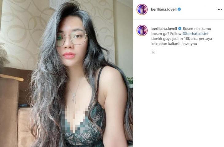 Selebgram Berlliana Lovell tampil mengenakan lingerie dan mencuri perhatian dari netizen. (Instagram/berlliana.lovell)