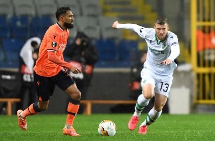 Pemain Basaksehir, Gael Clichy. (Ozan Kose/AFP)