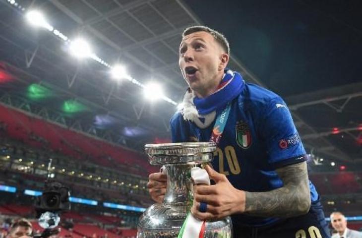 Federico Bernardeschi berbahagia usai menjuarai Euro 2020. (Paul Ellis/AFP)