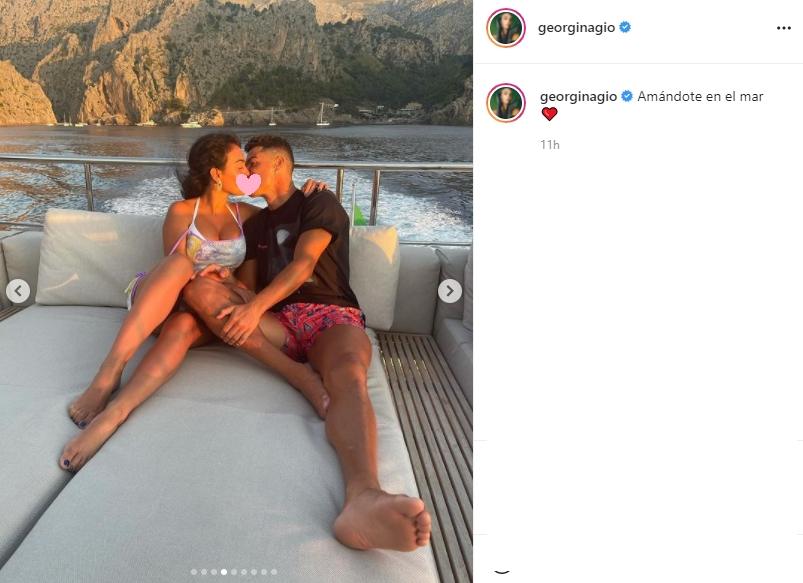 Georgina Rodriguez bagikan momen mesra bareng Ronaldo saat liburan. (Instagram/georginagio)