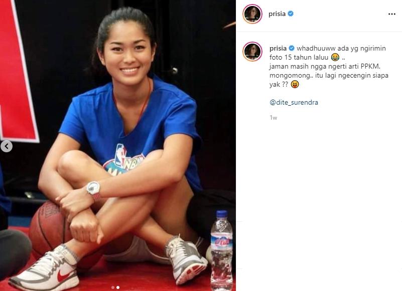 Potret lawas Prisia Nasution saat main basket disebut netizen masih awet muda. (Instagram/prisia).