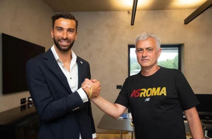 Jose Mourinho bersama pemain baru AS Roma, Rui Patricio. (Dok. AS Roma)