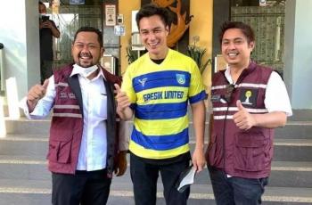 Beredar Potret Baim Wong Kenakan Jersey Gresik United, Diakuisisi?