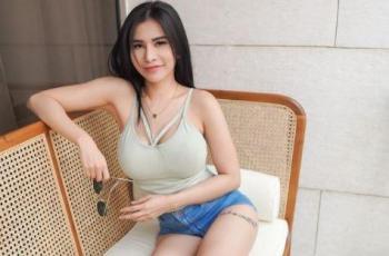 Maria Vania Pose Santai Kenakan Sportwear, Netizen Auto Fokus