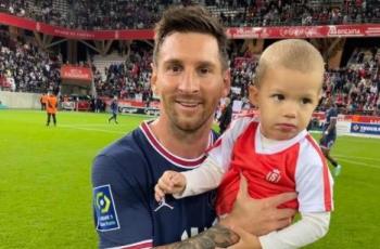 Debut Bareng PSG, Potret Lionel Messi Gendong Anak Kiper Reims Disorot