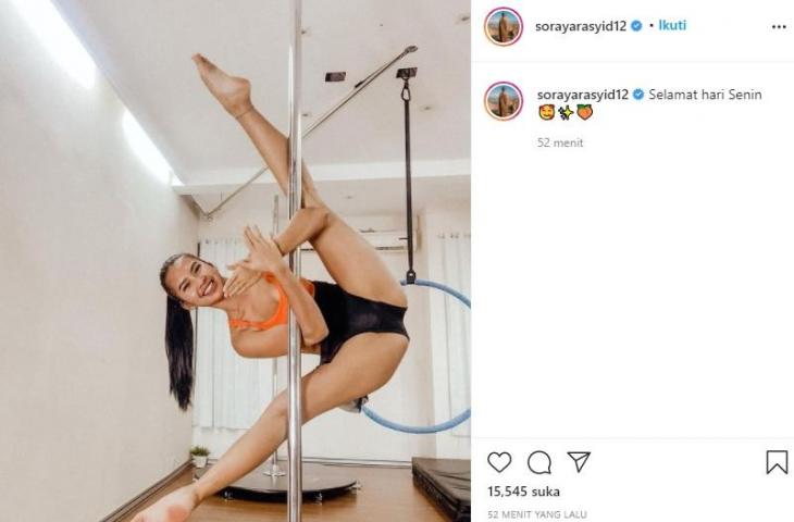 Aksi Soraya Rasyid pole dance gegerkan netizen. (Instagram/@sorayarasyid12)