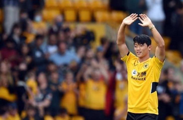 Hwang Hee-chan saat diperkenalkan sebagai pemain baru Wolves. (OLI SCARFF / AFP)