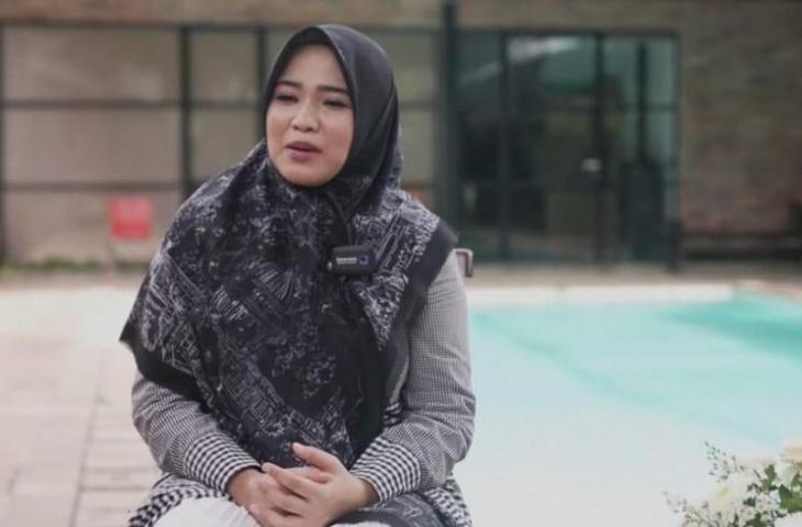 Mantan istri siri Bambang Pamungkas, Amalia Fujiati. (YouTube/Maia Al El Dul TV)