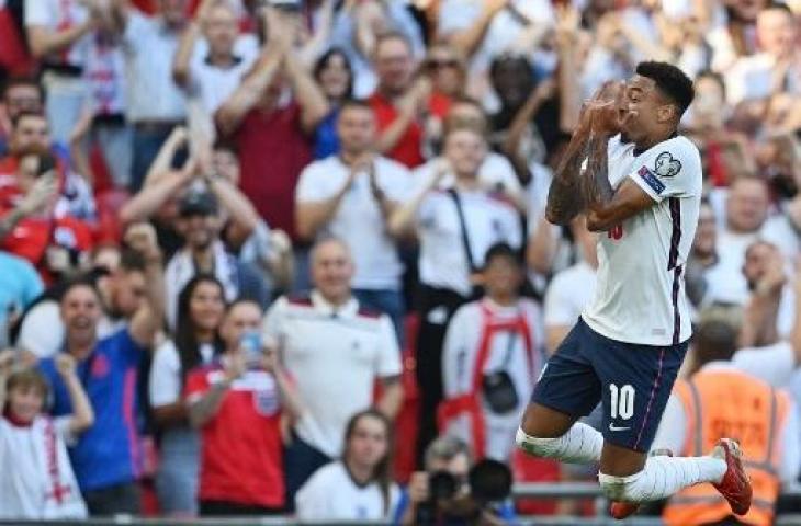 Jesse Lingard berselebrasi ala Cristiano Ronaldo usai cetak gol saat Inggris lawan Andorra. (JUSTIN TALLIS / AFP)