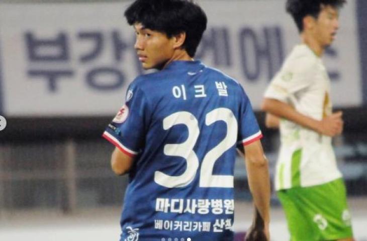 Muhammad Iqbal debut di Cheongju FC. (Instagram/cheongjufc)