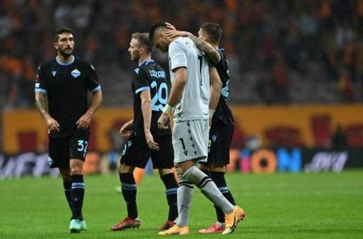 Kiper Lazio, Thomas Strakosha, bikin blunder konyol saat lawan Galatasaray. (Ozan KOSE / AFP)