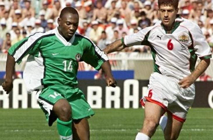 Daniel Amokachi saat bermain di Timnas Nigeria. (ROMEO GACAD / AFP)