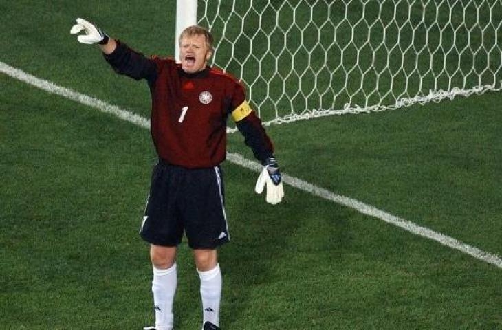 Oliver Kahn saat berseragam Timnas Jerman di Piala Dunia 2002. (PASCAL GUYOT / AFP)