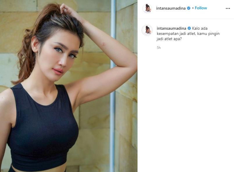 Intan Saumadina tampil kenakan sport bra. (Instagram/intansaumadina)