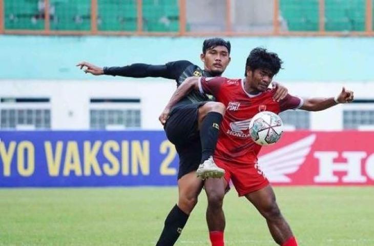 Duel Barito Putera vs PSM Makassar di Liga 1 2021. (Instagram/psbaritoputeraofficial)