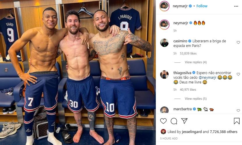 Lionel Messi, Neymar dan Kylian Mbappe usai PSG kalahkan Manchester City di Liga Champions. (Instagram/@neymarjr)