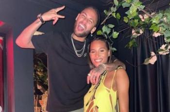 Pesta Bareng, Neymar Pamer Foto saat Kecup Mesra Model Prancis