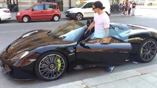 Koleksi mobil mewah Zlatan Ibrahimovic. (The Sun)