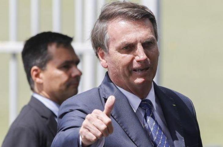 Presiden Brasil Jair Bolsonaro saat di kediaman presiden Palacio da Alvorada di Brasilia, Brasil, Jumat (13/3/2020). [Sergio LIMA / AFP]