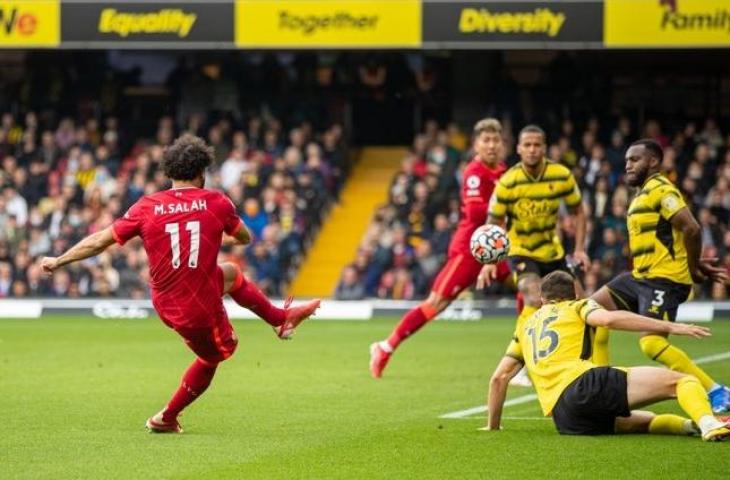 Mohamed Salah cetak gol saat Liverpool bantai Waftord 5-0. (Twitter/@LFC)