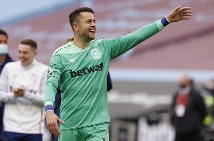 Kiper West Ham United, Lukasz Fabianski. (AFP/John Sibley)