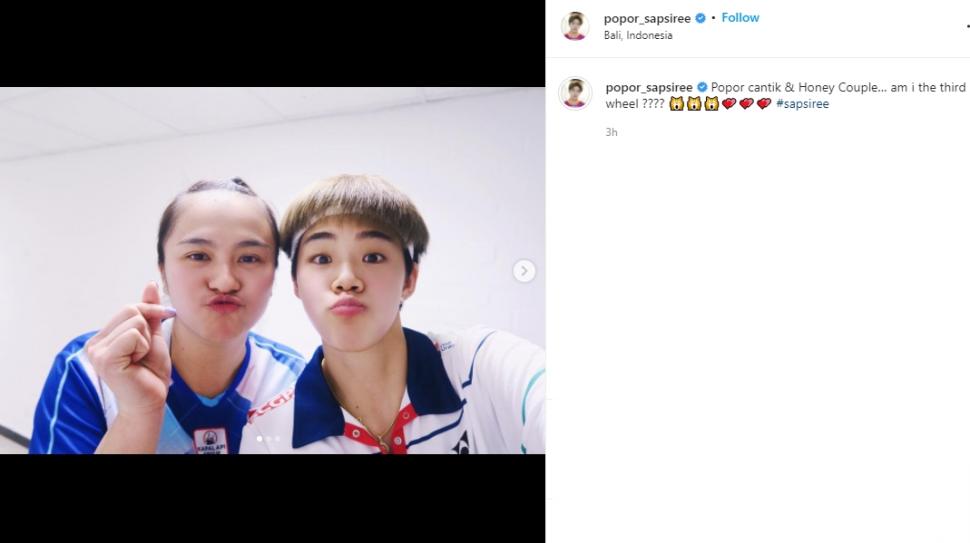 Melati Daeva dan Sapsiree Taerartanachai pose usai final Hylo Open 2021. (Instagram/popor_sapsiree)