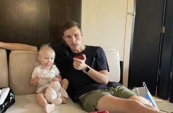 Pamer Momen Gemas Video Call, Viktor Axelsen Sebut Putrinya Kangen Bali