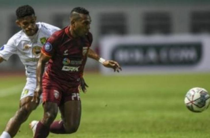 Pesepakbola Borneo FC, Terens Puhiri (kanan). [ANTARA FOTO/M Risyal Hidayat]