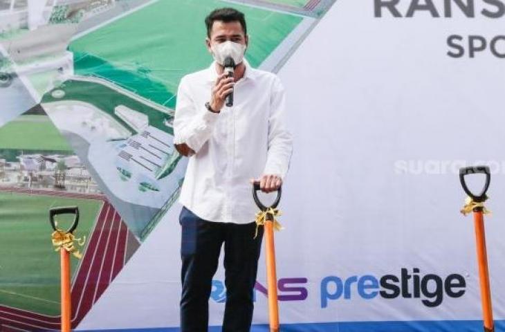 Chairman RANS Cilegon FC Raffi Ahmad saat acara groundbreaking RANS Prestige Sportainment di Pantai Indah Kapuk 2, Jakarta Utara, Senin (22/11/2021). [Suara.com/Alfian Winanto]