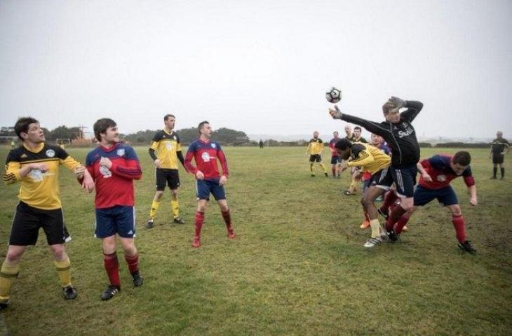 Garrison Gunners dan Woolpack Wanderers, dua klub yang bertanding di Isles of Scilly Football League. (Twitter/@Mark_Jones86)