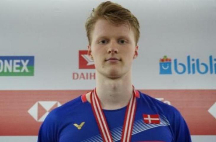 Pebulu tangkis tunggal putra Denmark, Anders Antonsen. [Suara.com/Arief Apriadi]