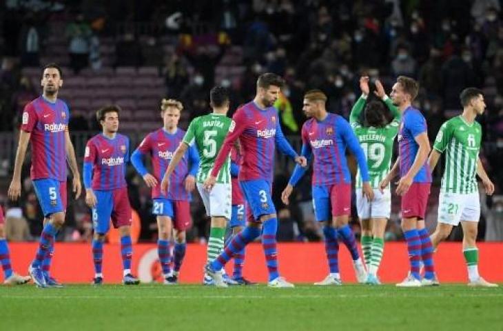 Barcelona kalah 0-1 atas Real Betis dalam lanjutan Liga Spanyol. (LLUIS GENE / AFP)