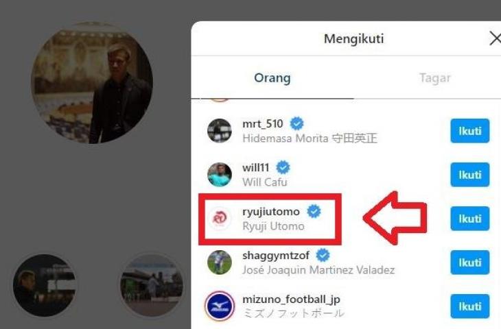 Keisuke Honda follow Instagram bek Timnas Indonesia, Ryuji Utomo. (Instagram/@keisukehonda)