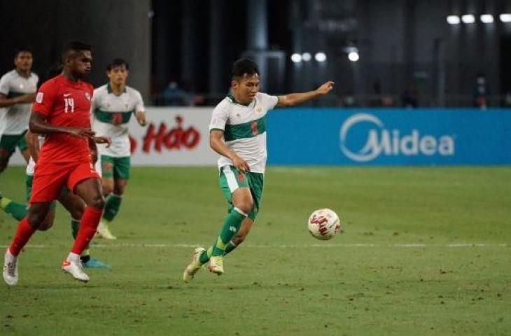 Aksi Witan Sulaeman saat pertandingan Singapura vs Timnas Indonesia dalam semifinal leg pertama Piala AFF 2020 di National Stadium, Singapura, Rabu (22/12/2021) malam WIB. (Dok. PSSI)