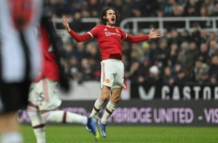 Selebrasi penyerang Manchester United, Edinson Cavani usai bobol gawang Newcastle United. (PAUL ELLIS / AFP)