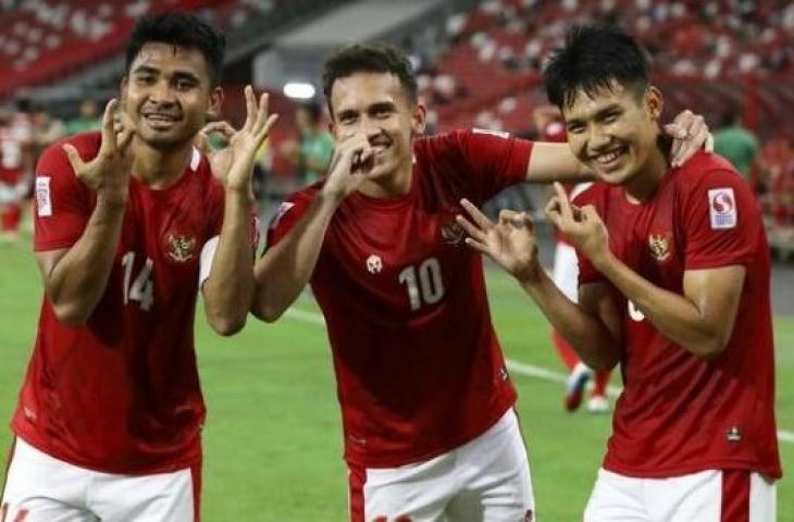 Selebrasi pemain Timnas Indonesia Asnawi Mangkualam, Egy Maulana dan Witan Sulaiman saat melawan Singapura. [AP]