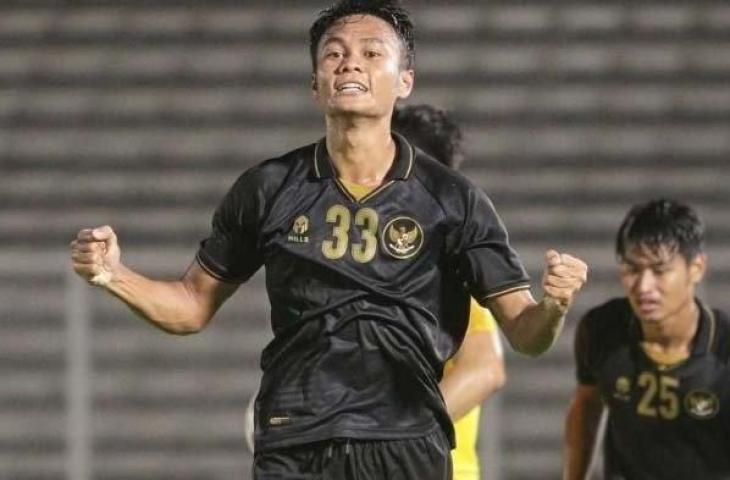 Pemain Persebaya Surabaya, Koko Ari, kala memperkuat Timnas Indonesia. (Dok. Persebaya)