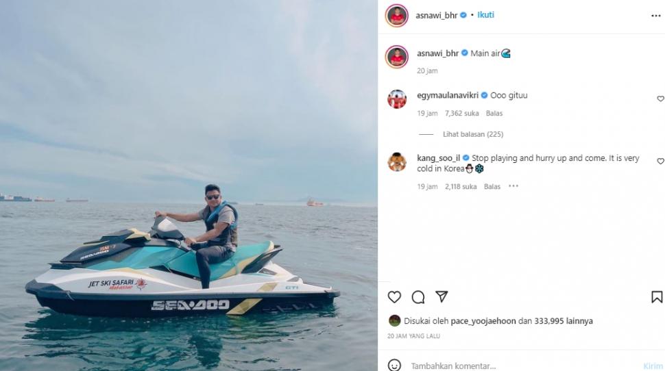 Asnawi Mangkualam main jetski. (Instagram/@asnawi_bhr)