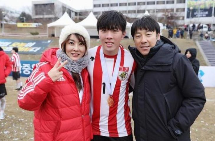 Shin Tae-yong, istri dan putra sulung mereka Shin Jae-won, (Instagram/shin_jaewon77)