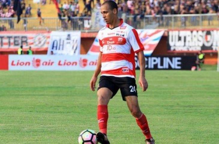 Peter Odemwingie saat berseragam Madura United di Liga 1 2017. (Dok. Madura United)