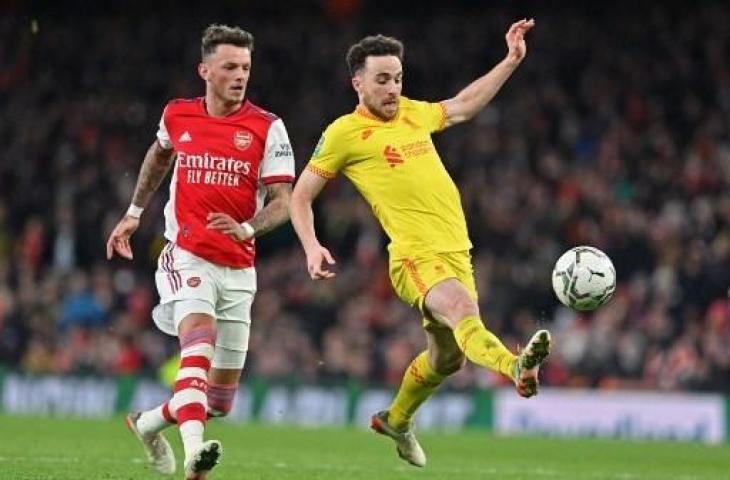 Aksi penyerang Liverpool, Diogo Jota saat bobol gawang Arsenal di Piala Liga Inggris. (JUSTIN TALLIS / AFP)