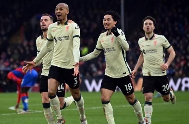 Selebrasi Fabinho dan para pemain Liverpool usai bobol gawang Crystal Palace di ajang Liga Inggris. (DANIEL LEAL / AFP)