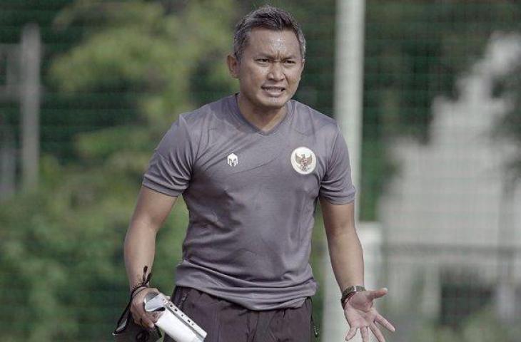 Pelatih Timnas Putri Indonesia, Rudy Eka Priyambada. (Dok. PSSI)